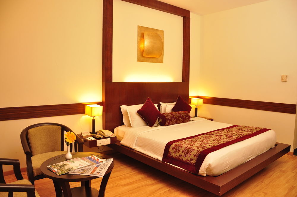 Hotel Atithi Pondicherry Exterior photo